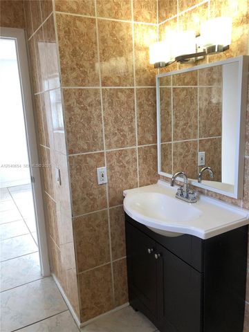 444 SW 4th St 404, Miami, FL 33130