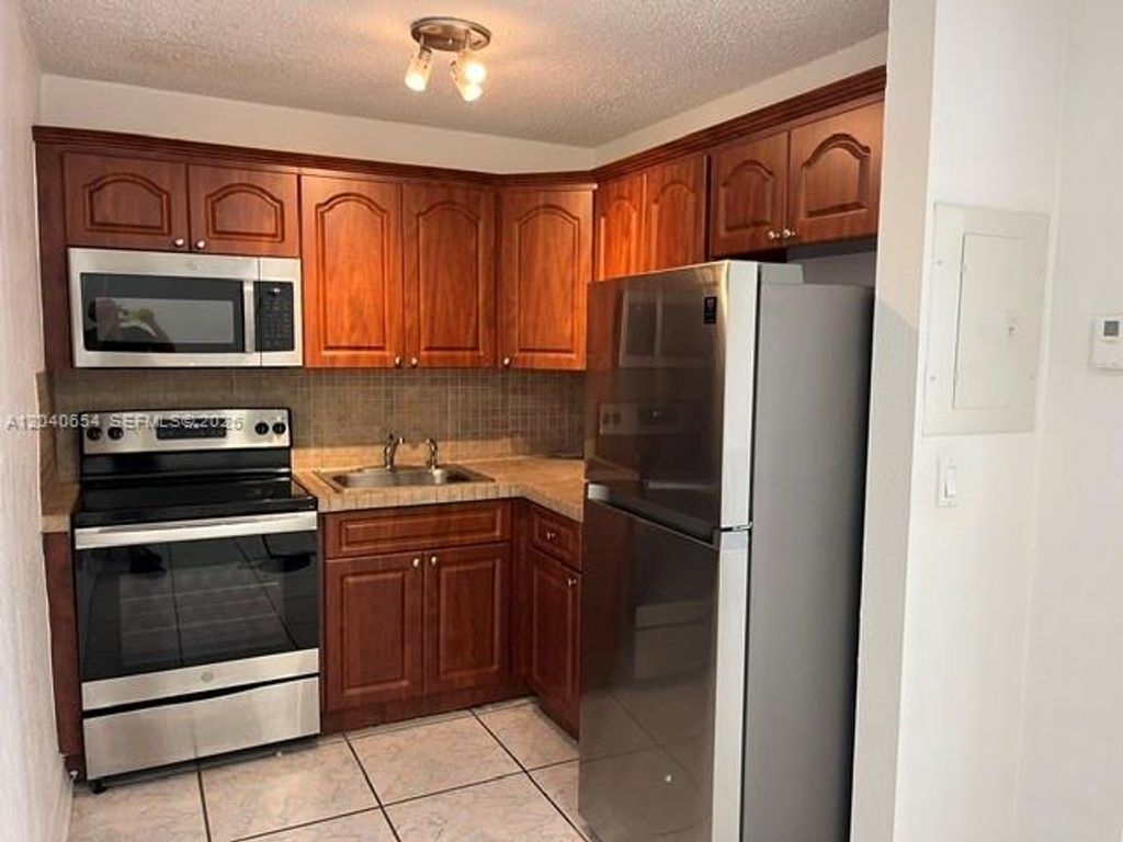 444 SW 4th St 404, Miami, FL 33130
