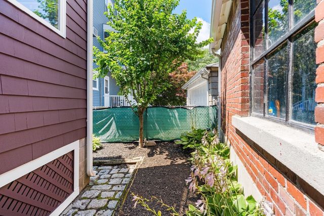 27 Peirce Ave, Everett, MA 02149