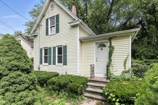 39 Kings Ln, Springfield, MA 01109