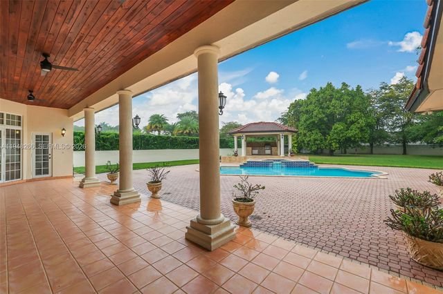 10261 SW 58th St, Miami, FL 33173