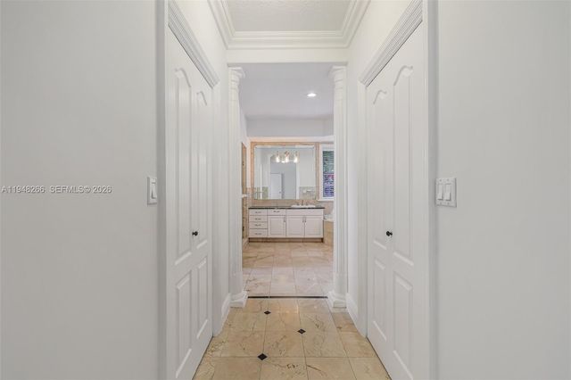 10261 SW 58th St, Miami, FL 33173