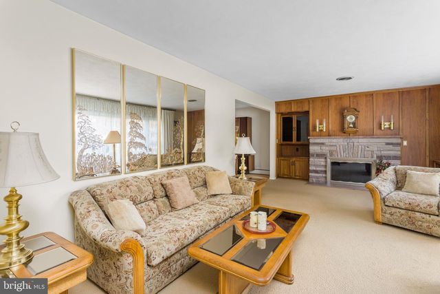 13 CORAL DR, Hamilton, NJ 08619