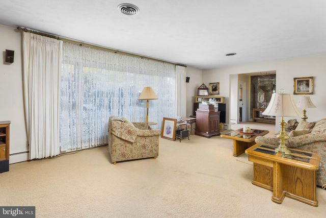 13 CORAL DR, Hamilton, NJ 08619