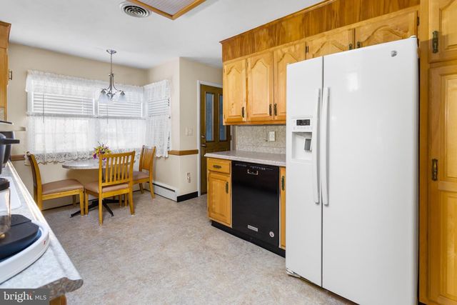 13 CORAL DR, Hamilton, NJ 08619