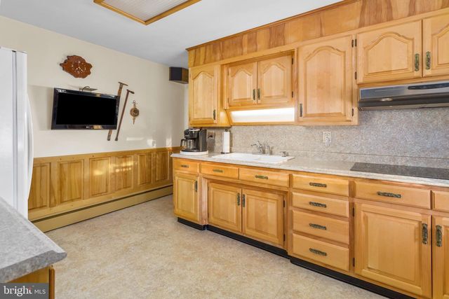 13 CORAL DR, Hamilton, NJ 08619