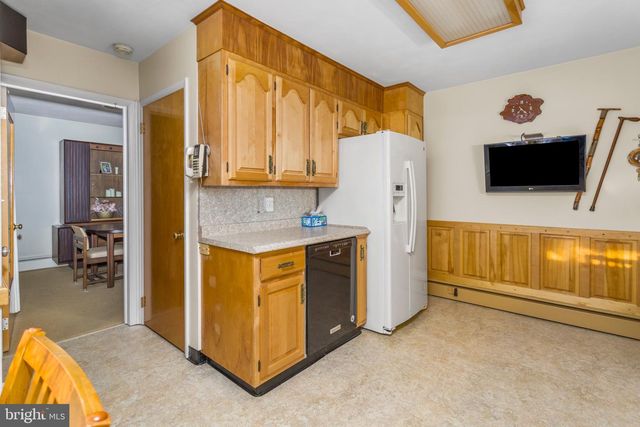 13 CORAL DR, Hamilton, NJ 08619