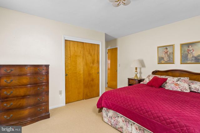 13 CORAL DR, Hamilton, NJ 08619