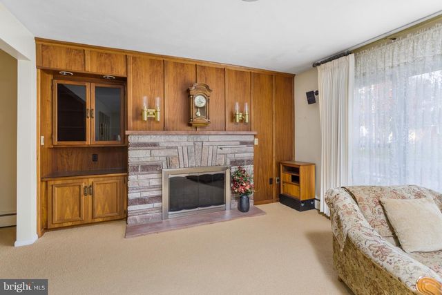 13 CORAL DR, Hamilton, NJ 08619