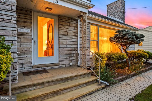 13 CORAL DR, Hamilton, NJ 08619