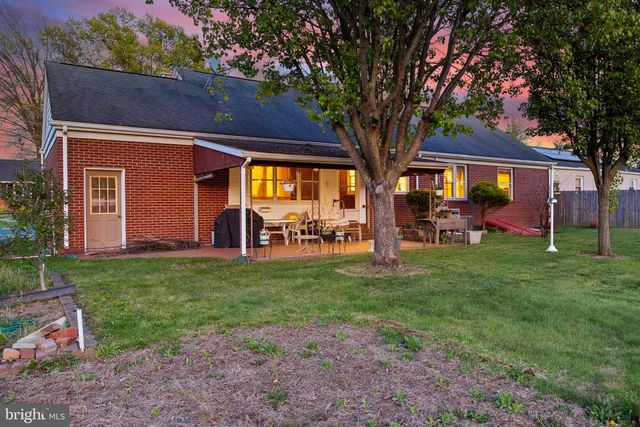 13 CORAL DR, Hamilton, NJ 08619