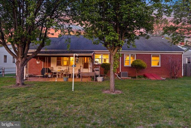 13 CORAL DR, Hamilton, NJ 08619