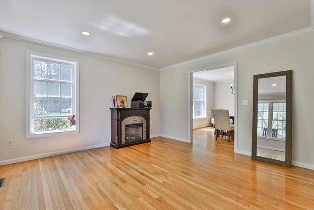 11 Arthur Avenue, Chelmsford, MA 01824
