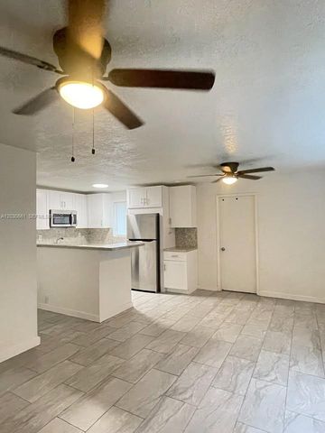 5920 NE 1st Ter, Oakland Park, FL 33334
