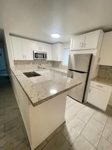 5920 NE 1st Ter, Oakland Park, FL 33334