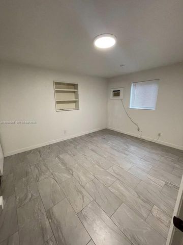 5920 NE 1st Ter, Oakland Park, FL 33334
