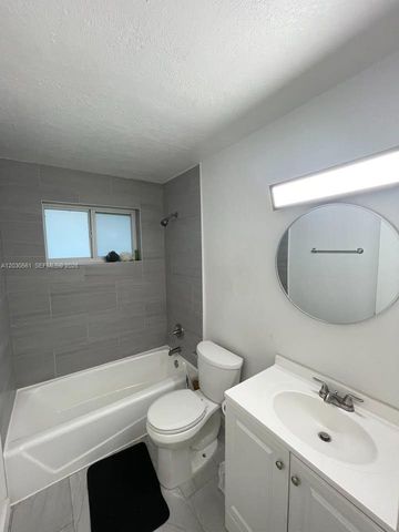5920 NE 1st Ter, Oakland Park, FL 33334