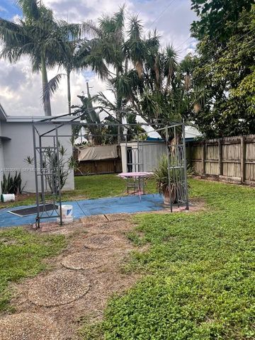 5920 NE 1st Ter, Oakland Park, FL 33334
