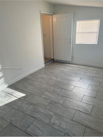 5920 NE 1st Ter, Oakland Park, FL 33334