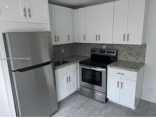 5920 NE 1st Ter, Oakland Park, FL 33334