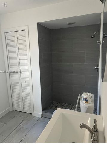 5920 NE 1st Ter, Oakland Park, FL 33334