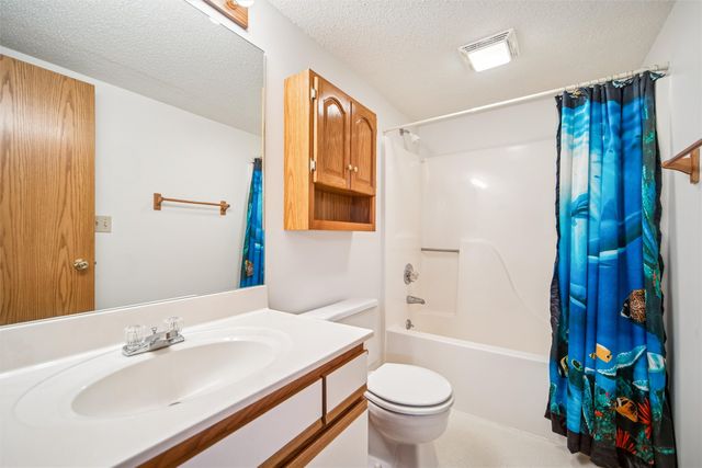 5913 Aspen Circle, Johnston, IA 50131