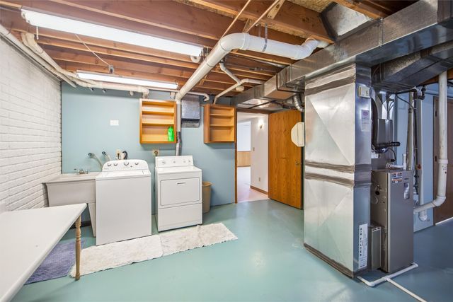 5913 Aspen Circle, Johnston, IA 50131