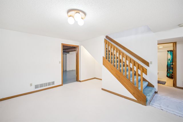 5913 Aspen Circle, Johnston, IA 50131