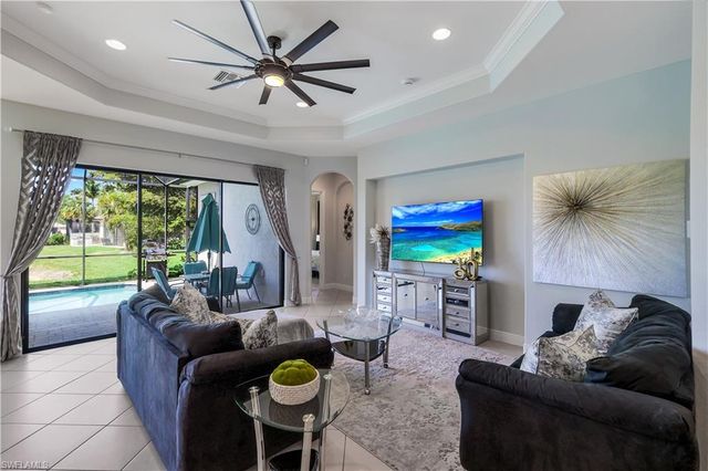 1685 Serrano CIR, Naples, FL 34105