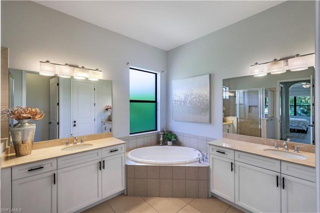 1685 Serrano CIR, Naples, FL 34105