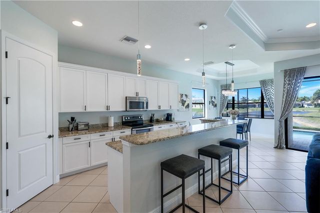 1685 Serrano CIR, Naples, FL 34105