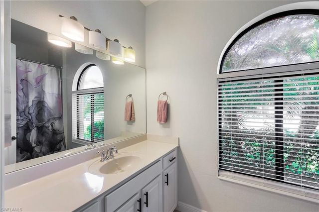 1685 Serrano CIR, Naples, FL 34105