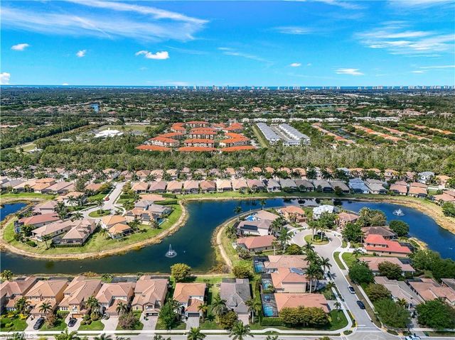 1685 Serrano CIR, Naples, FL 34105