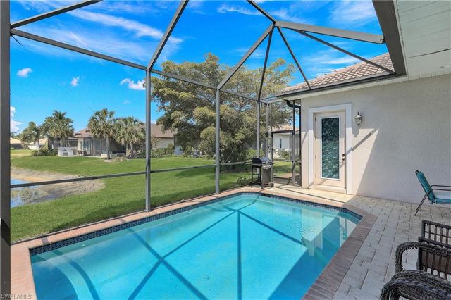 1685 Serrano CIR, Naples, FL 34105