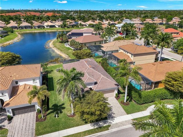 1685 Serrano CIR, Naples, FL 34105