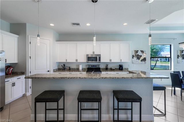 1685 Serrano CIR, Naples, FL 34105