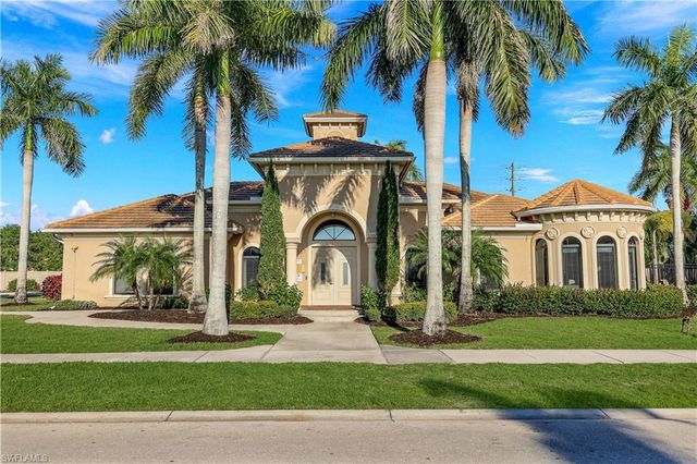 1685 Serrano CIR, Naples, FL 34105