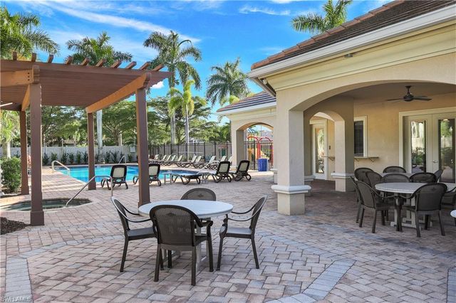 1685 Serrano CIR, Naples, FL 34105