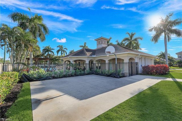 1685 Serrano CIR, Naples, FL 34105