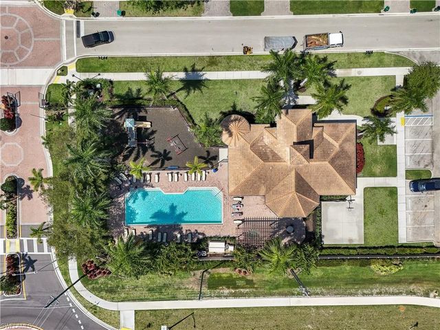 1685 Serrano CIR, Naples, FL 34105