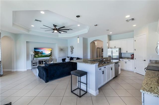 1685 Serrano CIR, Naples, FL 34105