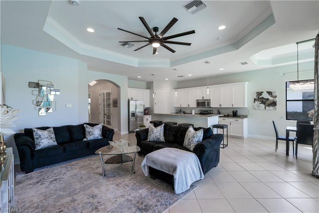 1685 Serrano CIR, Naples, FL 34105