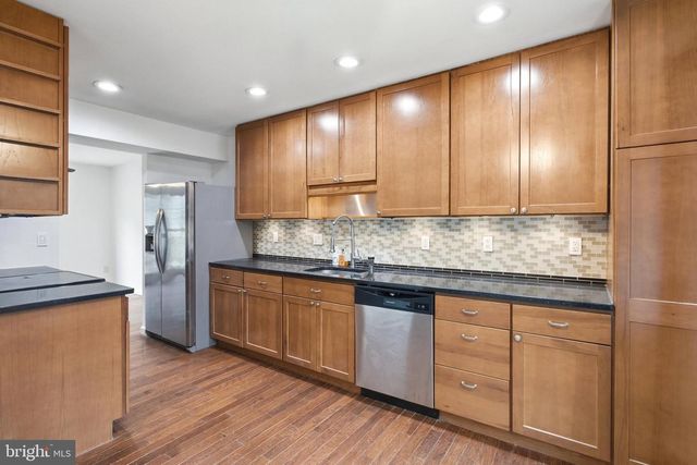 10070 APPLE WOOD CT, Burke, VA 22015