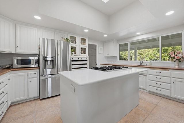 3830 Lake Garden Drive, Fallbrook, CA 92028