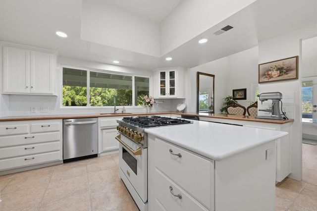 3830 Lake Garden Drive, Fallbrook, CA 92028