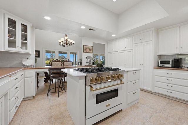 3830 Lake Garden Drive, Fallbrook, CA 92028