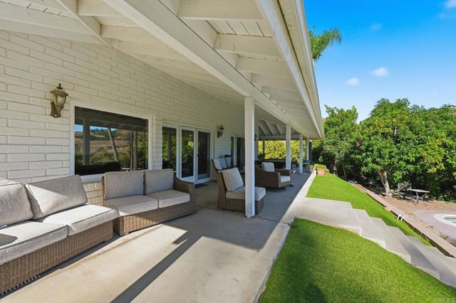 3830 Lake Garden Drive, Fallbrook, CA 92028