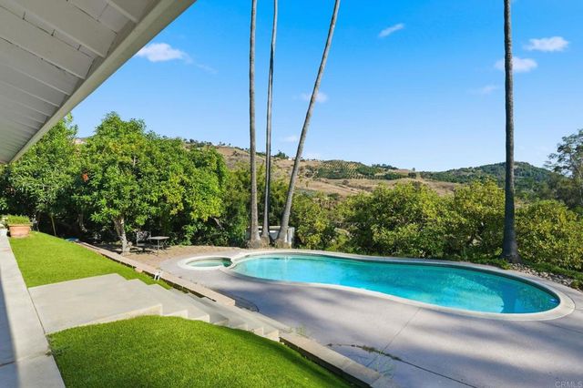 3830 Lake Garden Drive, Fallbrook, CA 92028