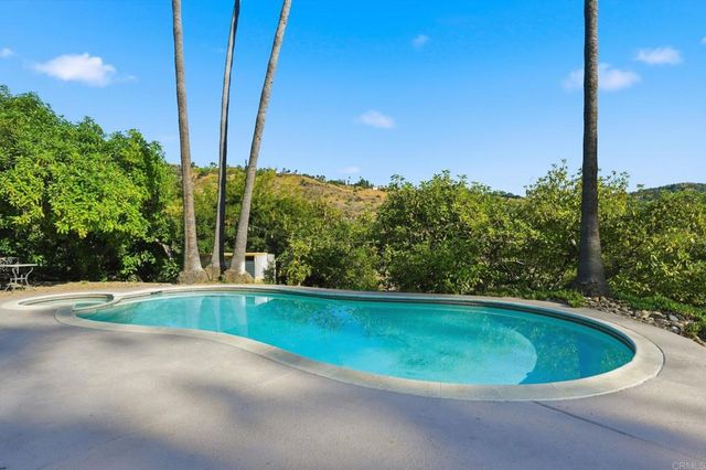 3830 Lake Garden Drive, Fallbrook, CA 92028