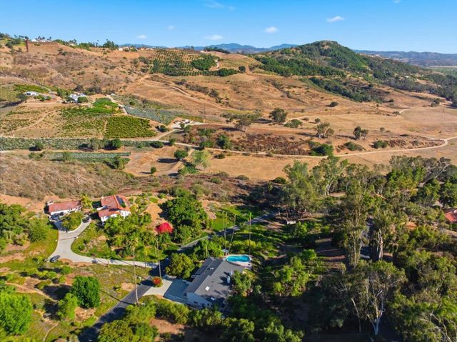 3830 Lake Garden Drive, Fallbrook, CA 92028